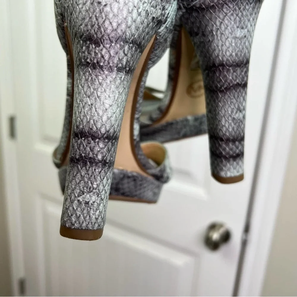 Micheal Kors strap heel. Size 71/2 color - Celadon #002